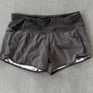 Lululemon Run Times Short Size 6 in Teeny Check Print White Black - EUC!